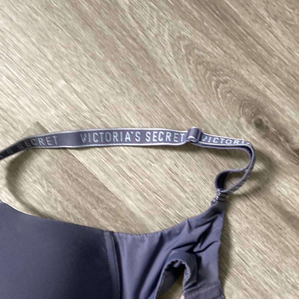 Victoria Secret Bra - Picture 4 of 6